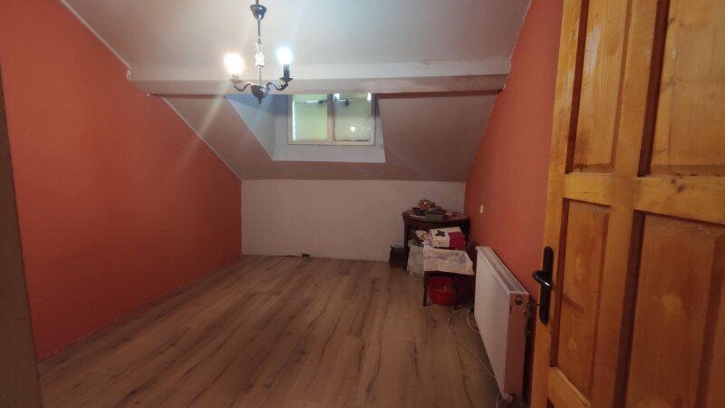 Vasile Lascar, vanzare mansarda la rascruce de drumuri