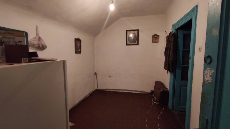 Vasile Lascar, vanzare mansarda la rascruce de drumuri